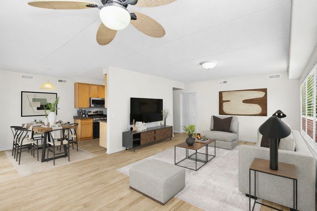 365 Graceland Avenue 205A, Des Plaines, IL 60016