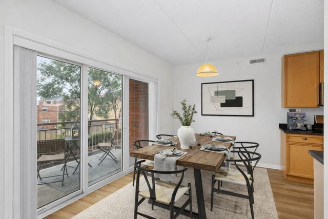 365 Graceland Avenue 205A, Des Plaines, IL 60016