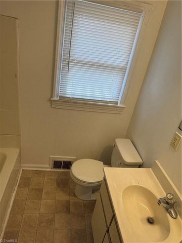12 Hawthorne Lane, Lexington, NC 27295