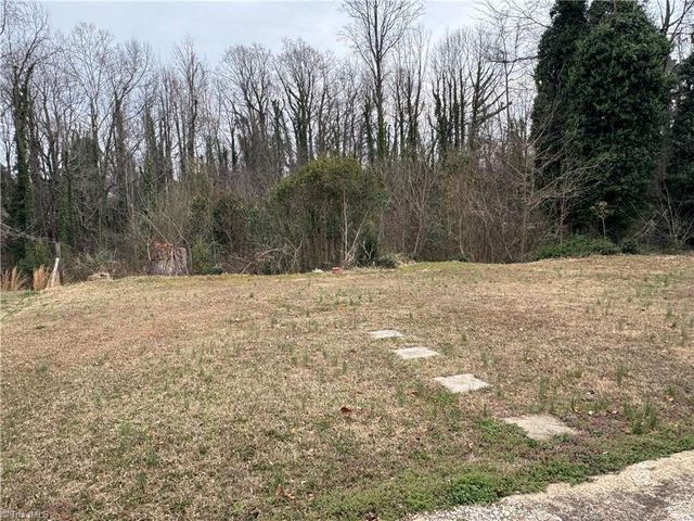 12 Hawthorne Lane, Lexington, NC 27295