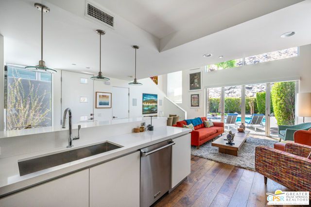 1009 Iris Lane, Palm Springs, CA 92264