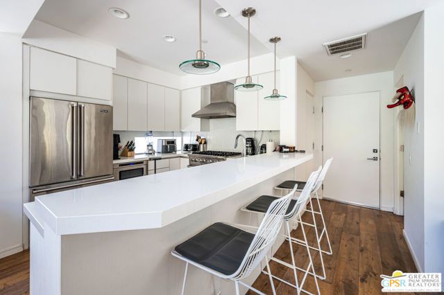 1009 Iris Lane, Palm Springs, CA 92264
