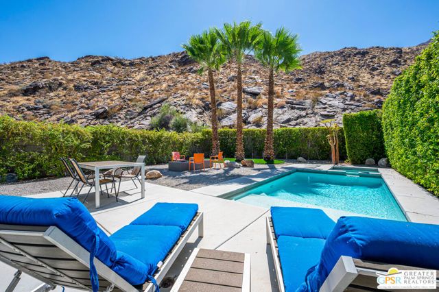 1009 Iris Lane, Palm Springs, CA 92264