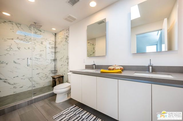 1009 Iris Lane, Palm Springs, CA 92264