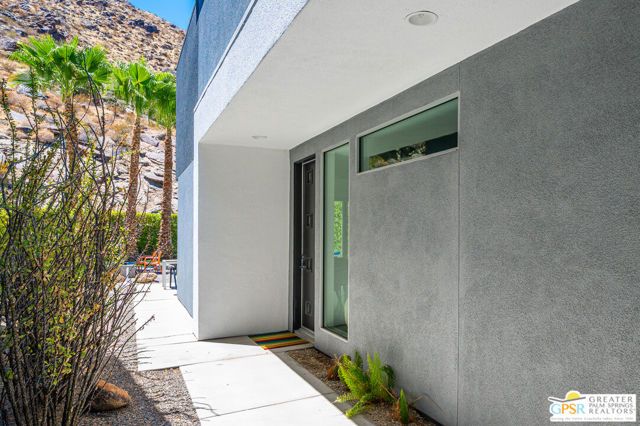 1009 Iris Lane, Palm Springs, CA 92264