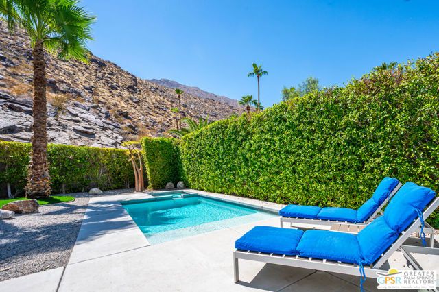 1009 Iris Lane, Palm Springs, CA 92264