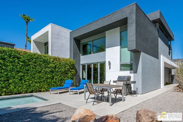 1009 Iris Lane, Palm Springs, CA 92264