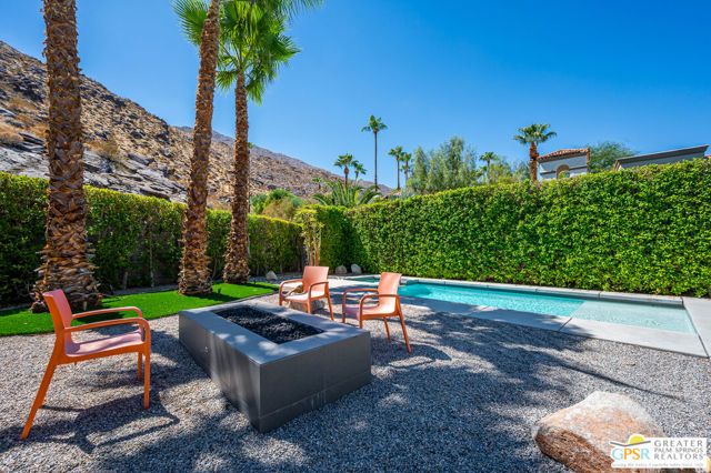 1009 Iris Lane, Palm Springs, CA 92264