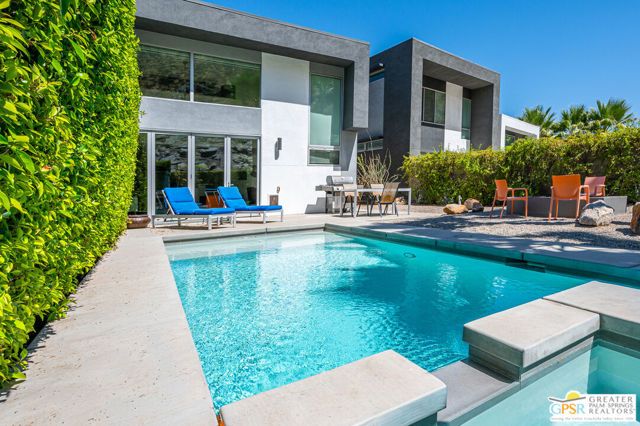 1009 Iris Lane, Palm Springs, CA 92264