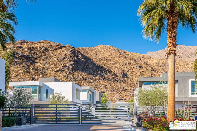 1009 Iris Lane, Palm Springs, CA 92264