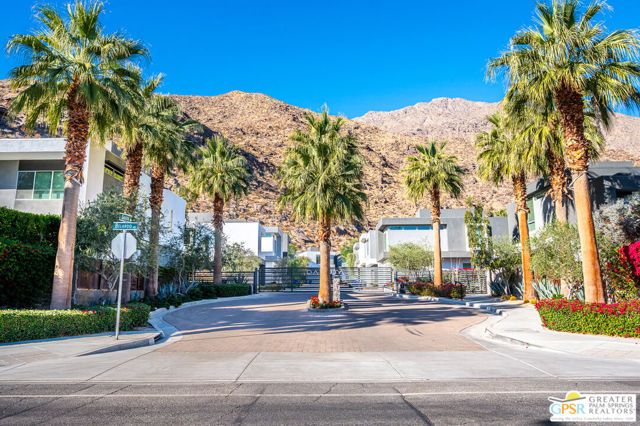 1009 Iris Lane, Palm Springs, CA 92264