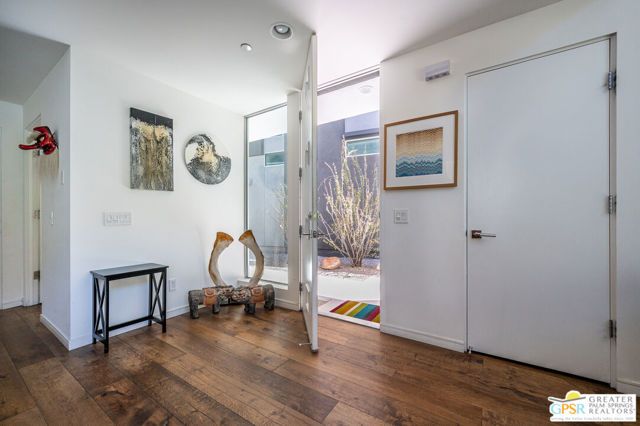 1009 Iris Lane, Palm Springs, CA 92264