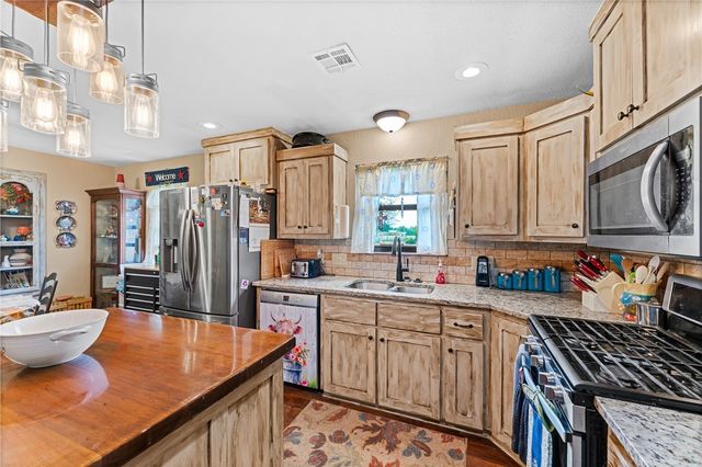 12170 Leonard Road, Gravette, AR 72736