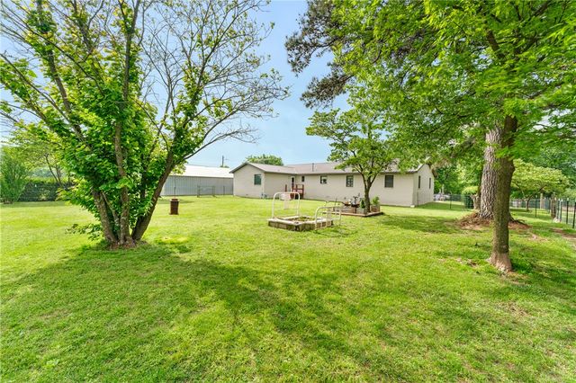 12170 Leonard Road, Gravette, AR 72736