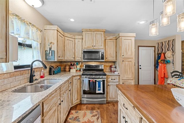12170 Leonard Road, Gravette, AR 72736