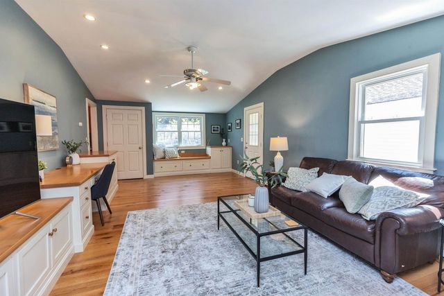 78 Meadowcrest Drive, Bedford, NH 03110