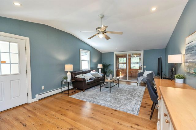 78 Meadowcrest Drive, Bedford, NH 03110