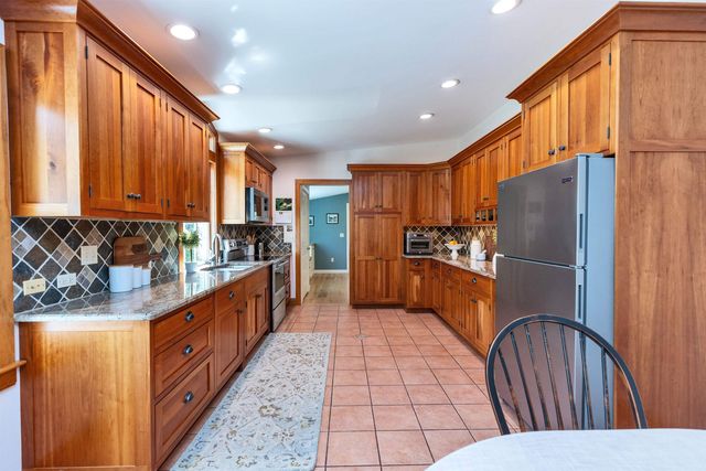 78 Meadowcrest Drive, Bedford, NH 03110