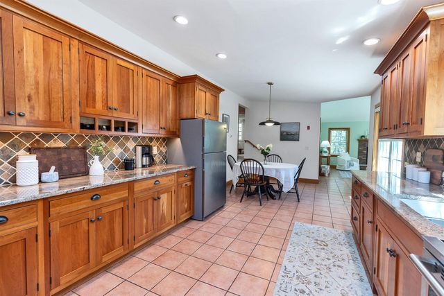 78 Meadowcrest Drive, Bedford, NH 03110