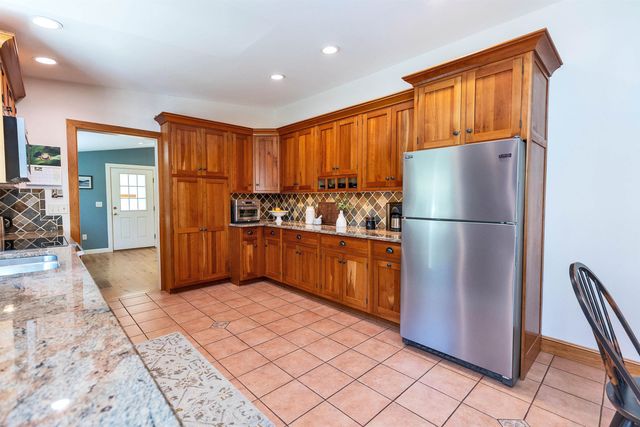 78 Meadowcrest Drive, Bedford, NH 03110