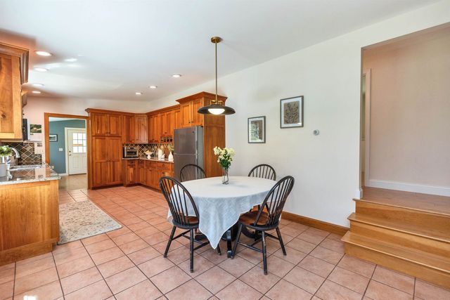 78 Meadowcrest Drive, Bedford, NH 03110