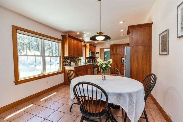 78 Meadowcrest Drive, Bedford, NH 03110