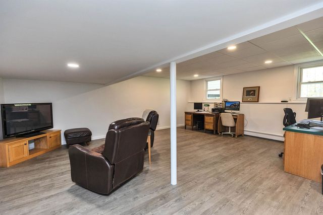 78 Meadowcrest Drive, Bedford, NH 03110