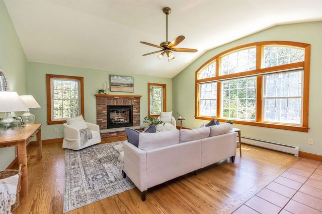 78 Meadowcrest Drive, Bedford, NH 03110