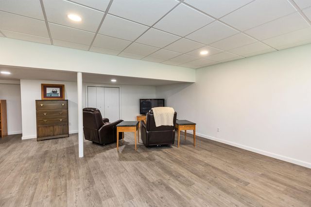 78 Meadowcrest Drive, Bedford, NH 03110