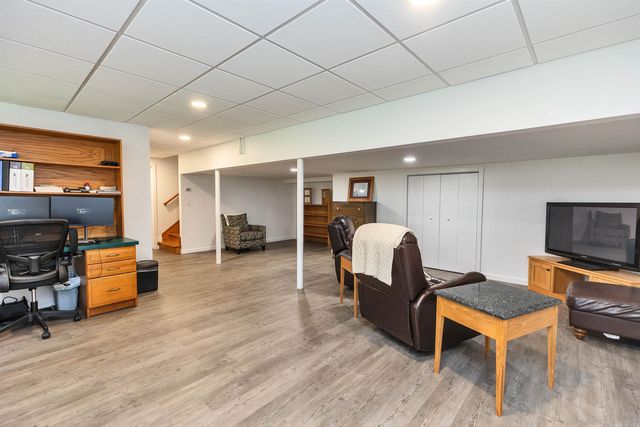 78 Meadowcrest Drive, Bedford, NH 03110