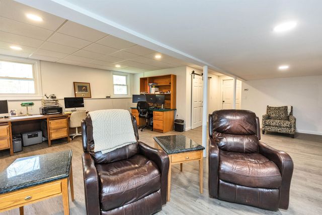 78 Meadowcrest Drive, Bedford, NH 03110