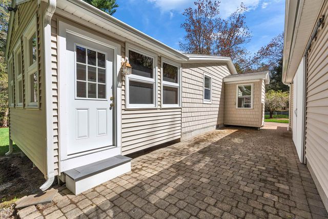 78 Meadowcrest Drive, Bedford, NH 03110