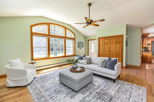 78 Meadowcrest Drive, Bedford, NH 03110