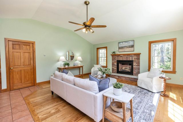 78 Meadowcrest Drive, Bedford, NH 03110