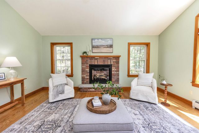 78 Meadowcrest Drive, Bedford, NH 03110