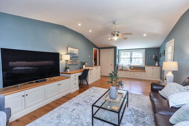 78 Meadowcrest Drive, Bedford, NH 03110