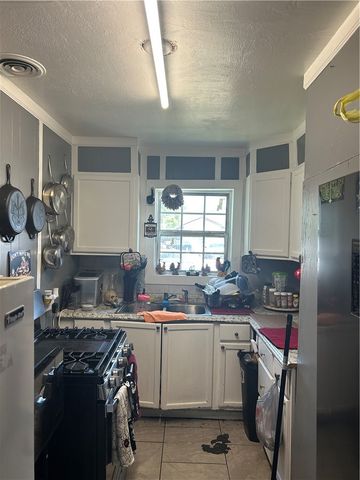2525 Crews St, Corpus Christi, TX 78405