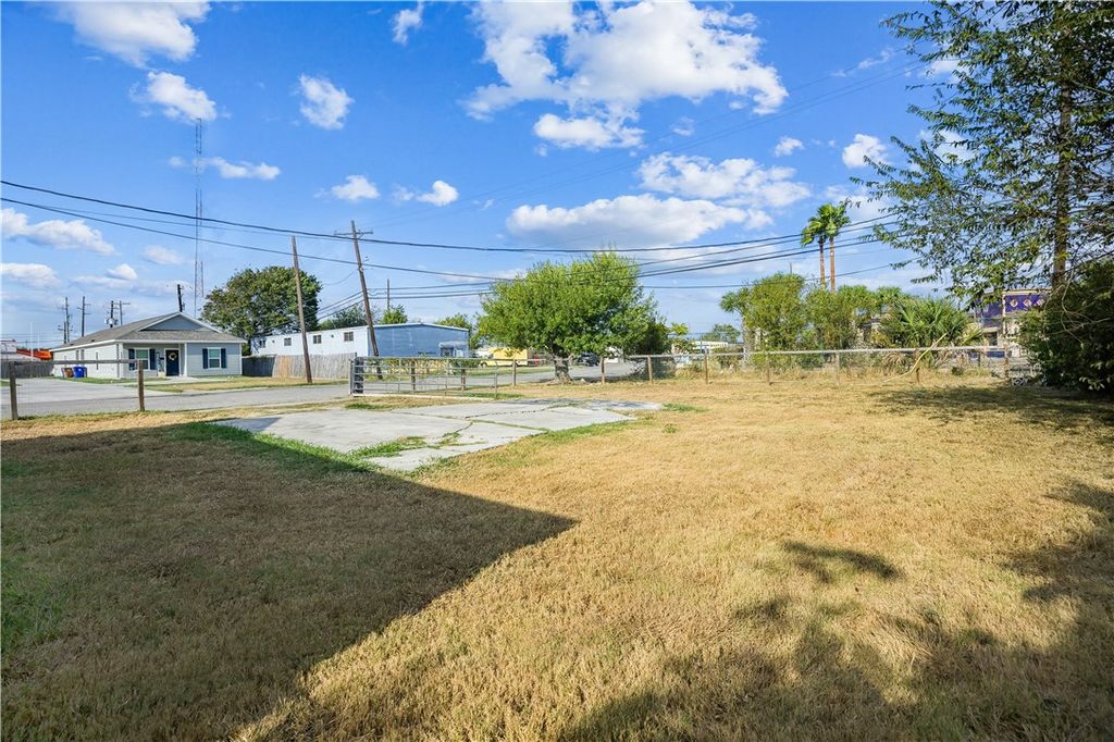 2525 Crews St, Corpus Christi, TX 78405 — photo 3