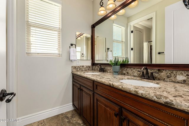 2491 E PENEDES Drive, Gilbert, AZ 85298