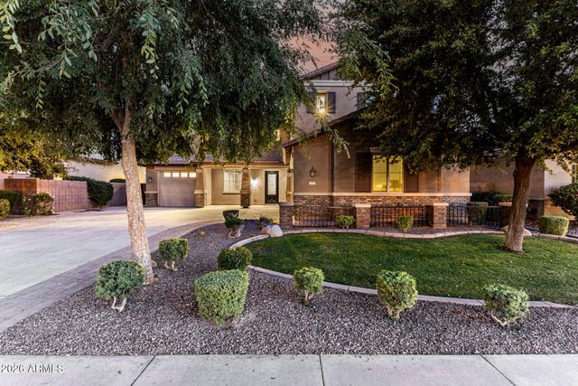 2491 E PENEDES Drive, Gilbert, AZ 85298