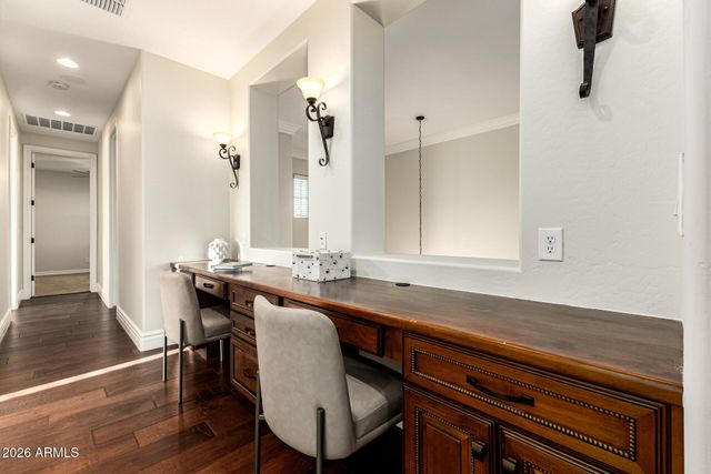 2491 E PENEDES Drive, Gilbert, AZ 85298