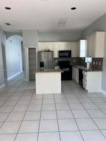 883 SW 142nd Pl, Miami, FL 33184