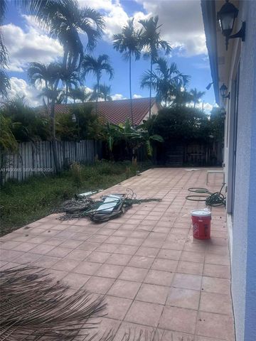 883 SW 142nd Pl, Miami, FL 33184