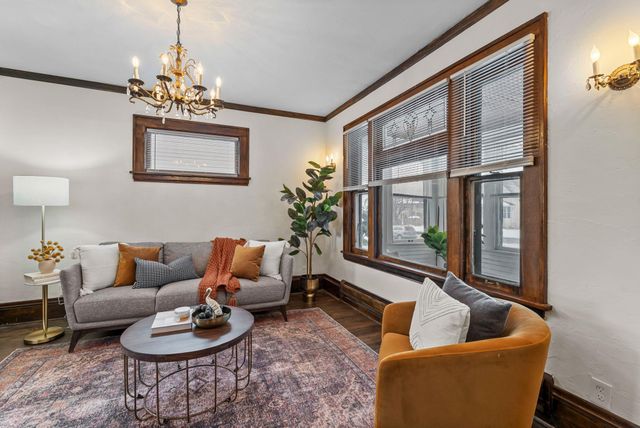 137 9th Avenue S, South Saint Paul, MN 55075