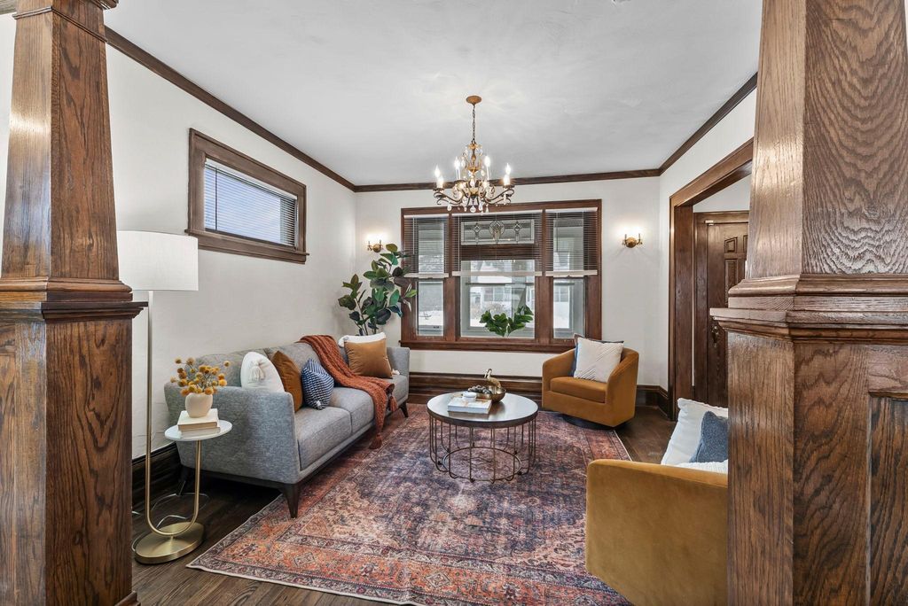 137 9th Avenue S, South Saint Paul, MN 55075