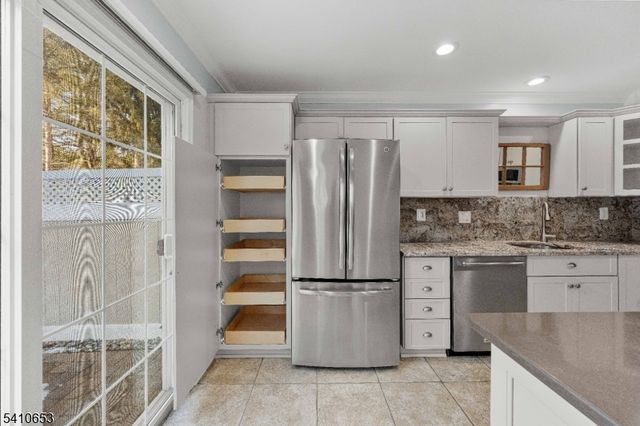 21 Dorchester Dr, Bernards Twp., NJ 07920