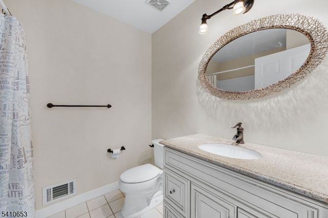 21 Dorchester Dr, Bernards Twp., NJ 07920