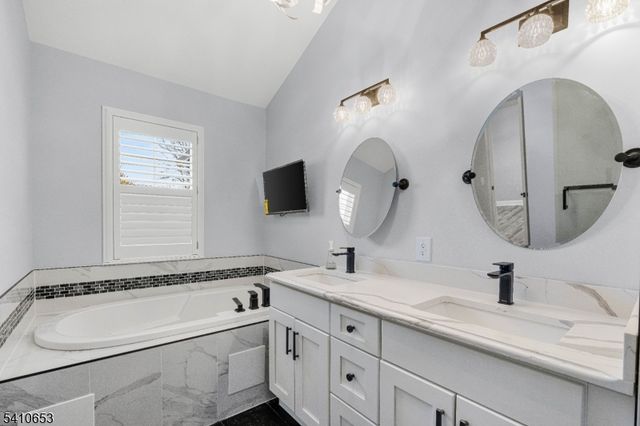 21 Dorchester Dr, Bernards Twp., NJ 07920