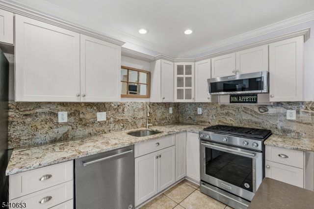 21 Dorchester Dr, Bernards Twp., NJ 07920