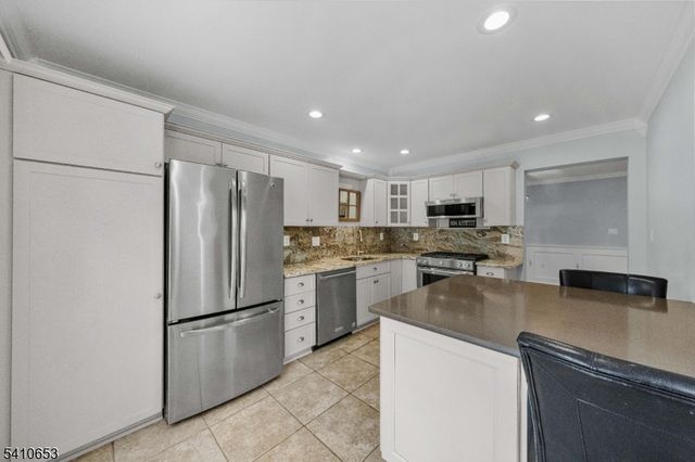 21 Dorchester Dr, Bernards Twp., NJ 07920